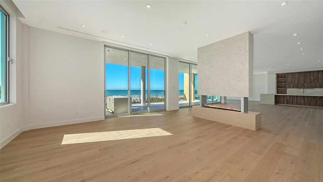 Spacious, unfurnished interior of a new home in , Longboat Key (Image 17).