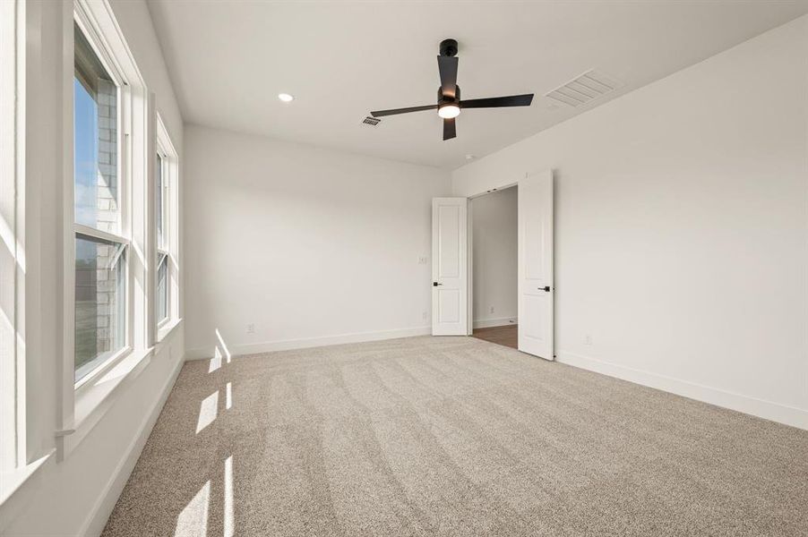 Spacious, unfurnished interior of a new home in NorthGlen, Haslet (Image 36).