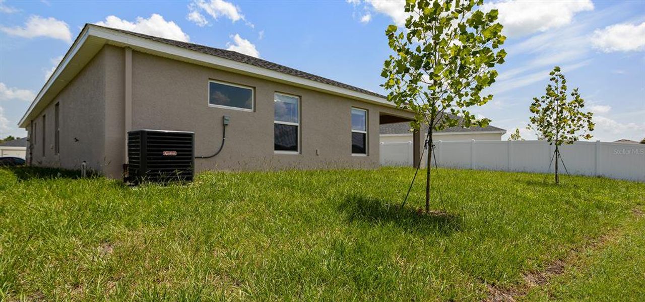 Exterior details and patio area of a home in Stonebridge North, Zephyrhills (Image 2).