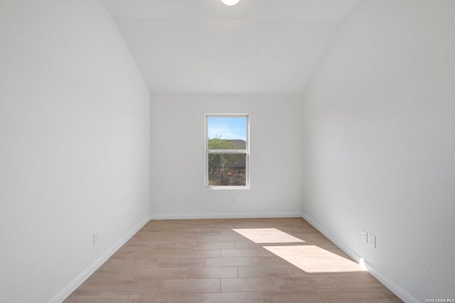 Spacious, unfurnished interior of a new home in Chaparral Ranch, Floresville (Image 25).
