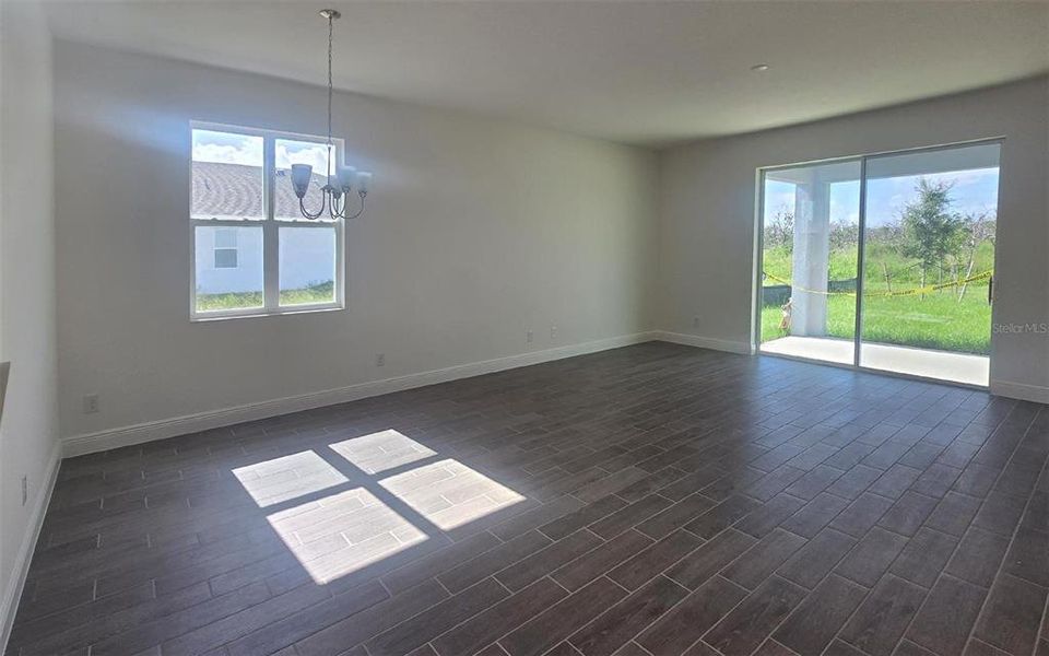 Spacious, unfurnished interior of a new home in Ridgeview, Clermont (Image 6).