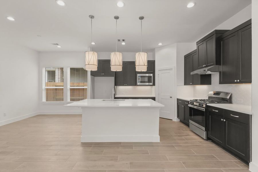 Representative furnished interior of a home built from the St Andrews by Chesmar Homes in Riceland Alley Loads, Mont Belvieu (Image 16).