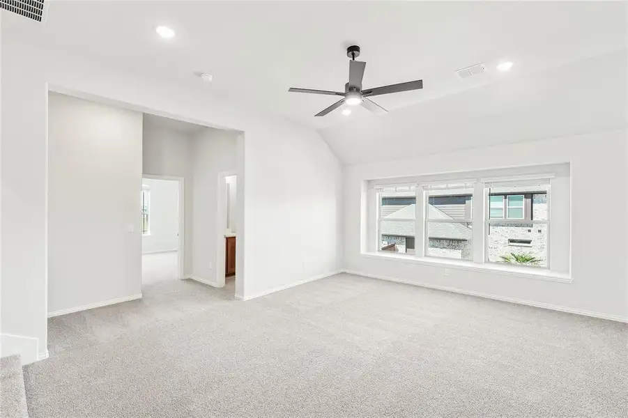 Spacious, unfurnished interior of a new home in Sunrise at Garden Valley, Waxahachie (Image 23).