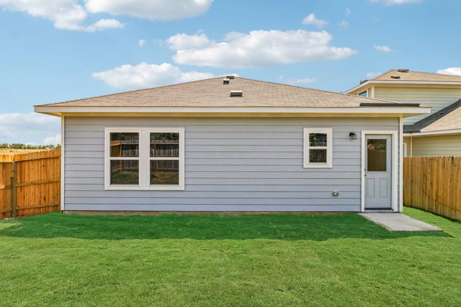 Exterior details and patio area of a home in Applewhite Meadows, San Antonio (Image 4).