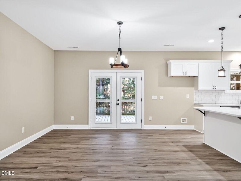 010-1280x960-dining-room