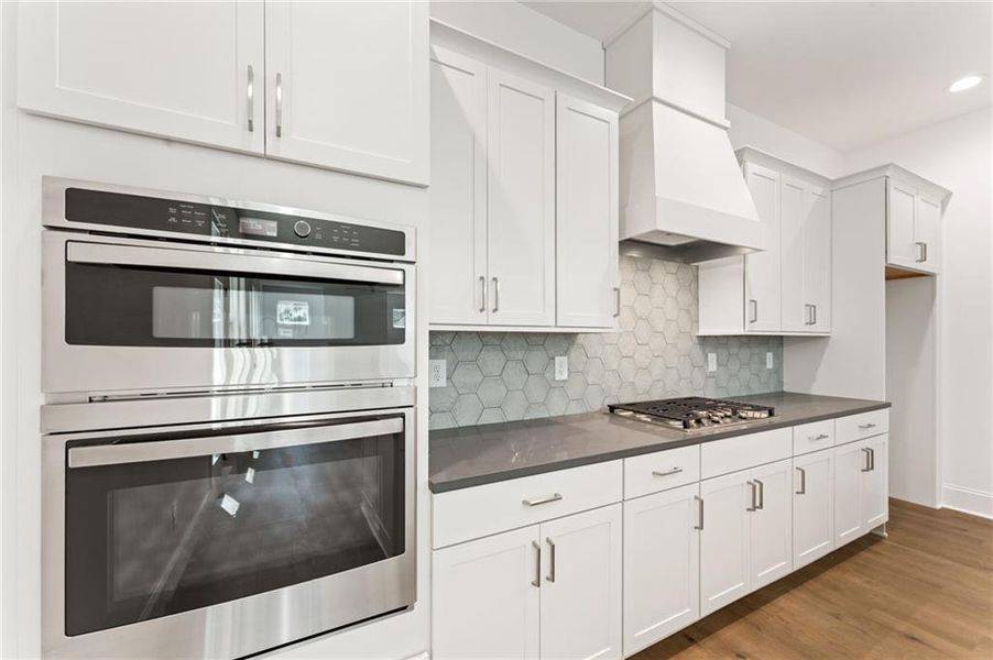 Furnished interior view inside a new home in , Dallas (Image 7).