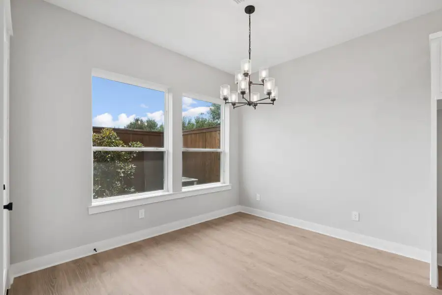 Spacious, unfurnished interior of a new home in Retreat at Oak Park, Houston (Image 8).