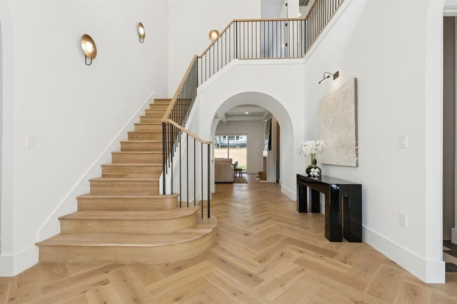 Spacious, unfurnished interior of a new home in , Dallas (Image 19).