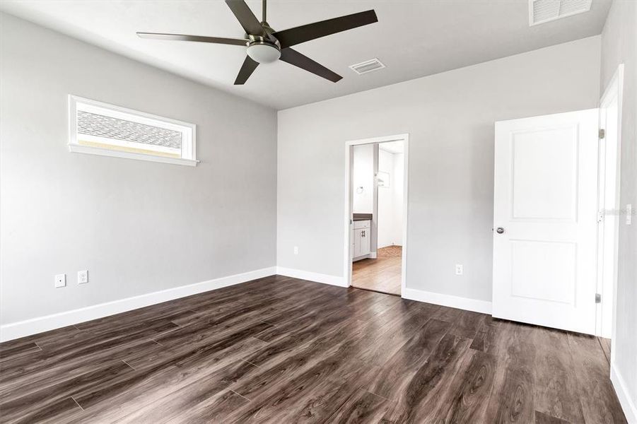 Spacious, unfurnished interior of a new home in Grand Oaks, Gainesville (Image 44).