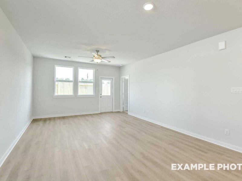 Spacious, unfurnished interior of a new home in Caney Creek Place, Conroe (Image 13).