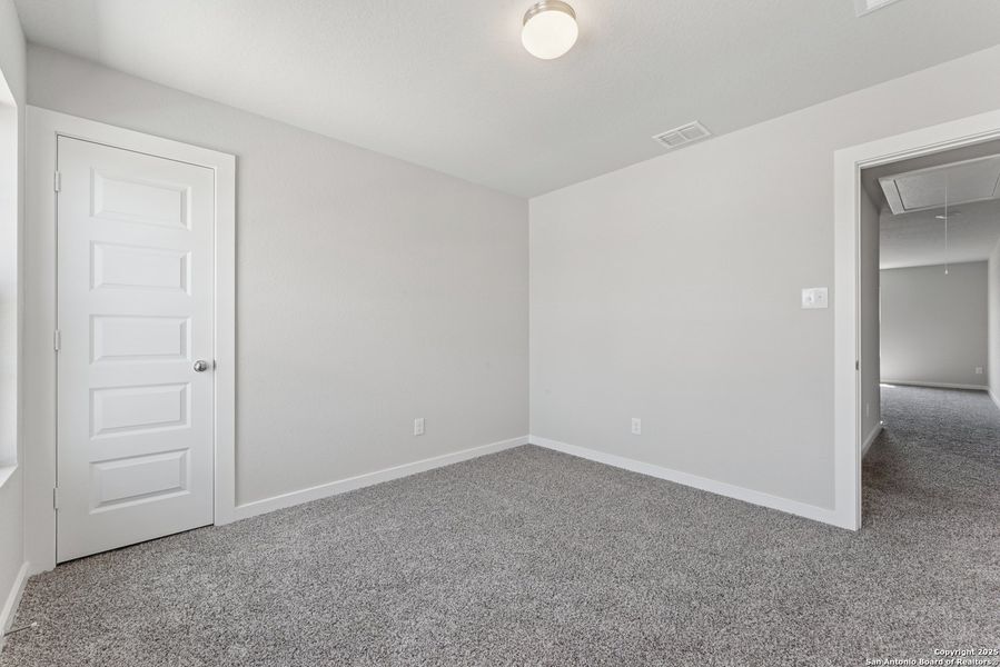 Spacious, unfurnished interior of a new home in Mesquite Ridge, San Antonio (Image 23). Spacious, unfurnished interior of a new home in Mesquite Ridge, San Antonio (Image 23).