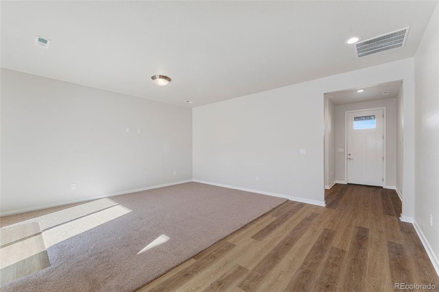 Spacious, unfurnished interior of a new home in The Courtyards at Lupton Village, Fort Lupton (Image 17).