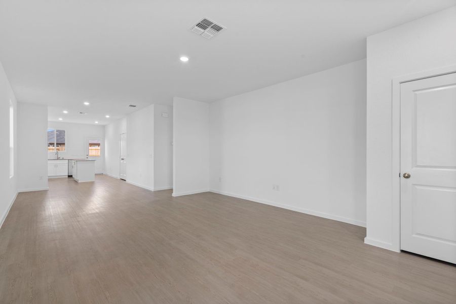 Spacious, unfurnished interior of a new home in Windcress, Baytown (Image 20).