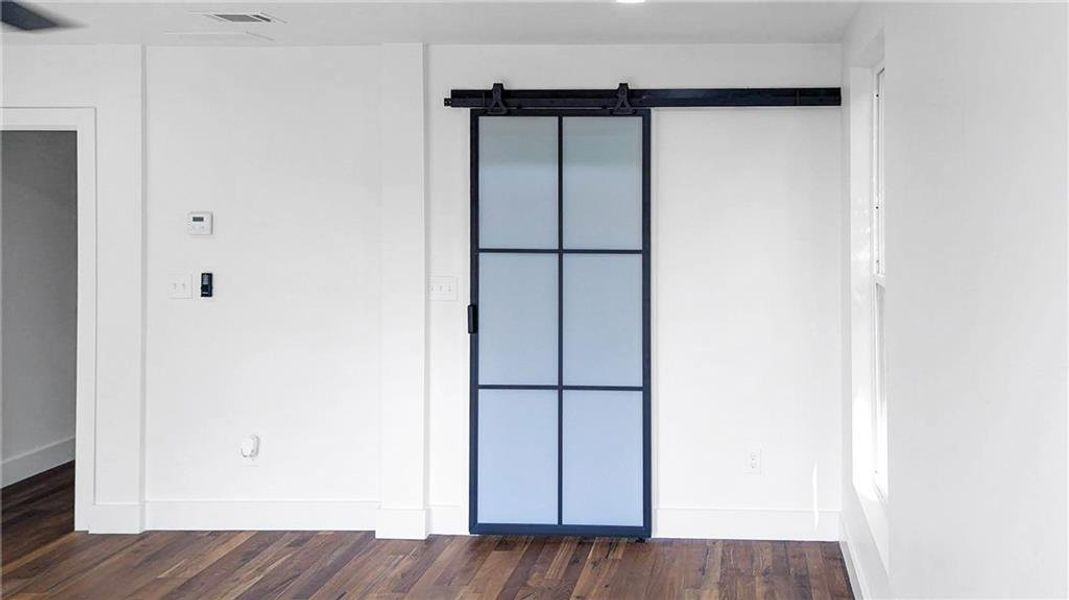 Spacious, unfurnished interior of a new home in , Atlanta (Image 25). Spacious, unfurnished interior of a new home in , Atlanta (Image 25).