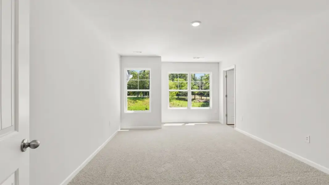 Spacious, unfurnished interior of a new home in Hughes Court, Dawsonville (Image 18).