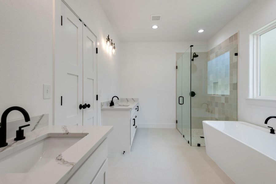 Furnished interior view inside a new home in , Brookeland (Image 18).