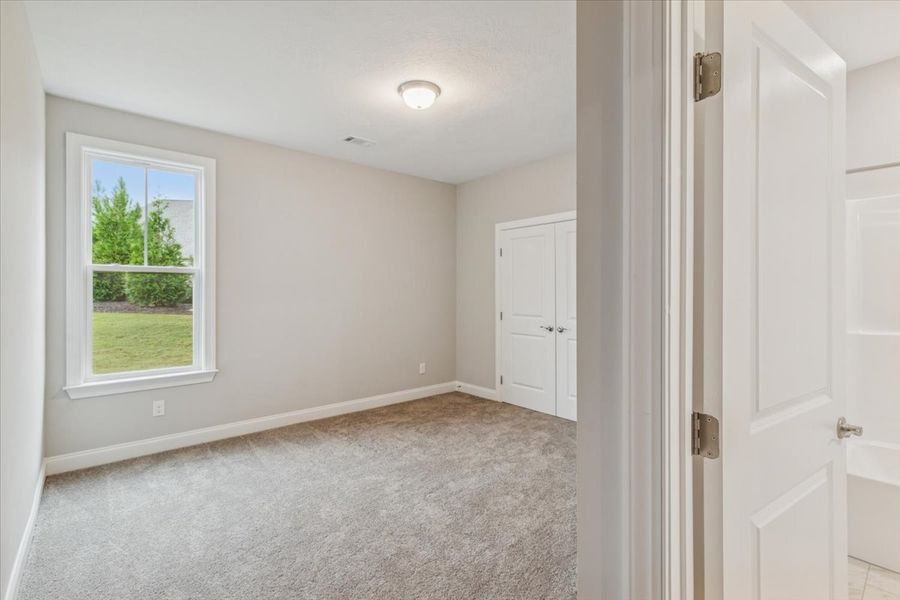 Spacious, unfurnished interior of a new home in Sinclair at Crawford Creek, Grovetown (Image 21).