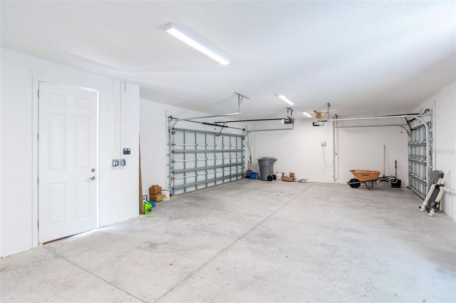 Spacious, unfurnished interior of a new home in , Treasure Island (Image 44).