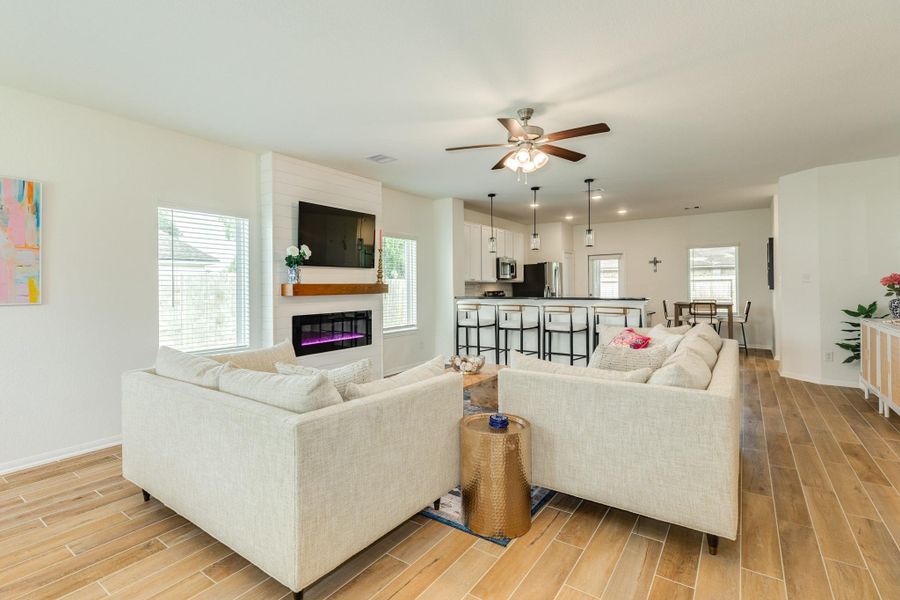 Furnished interior view inside a new home in Columbia Lakes, West Columbia (Image 11).