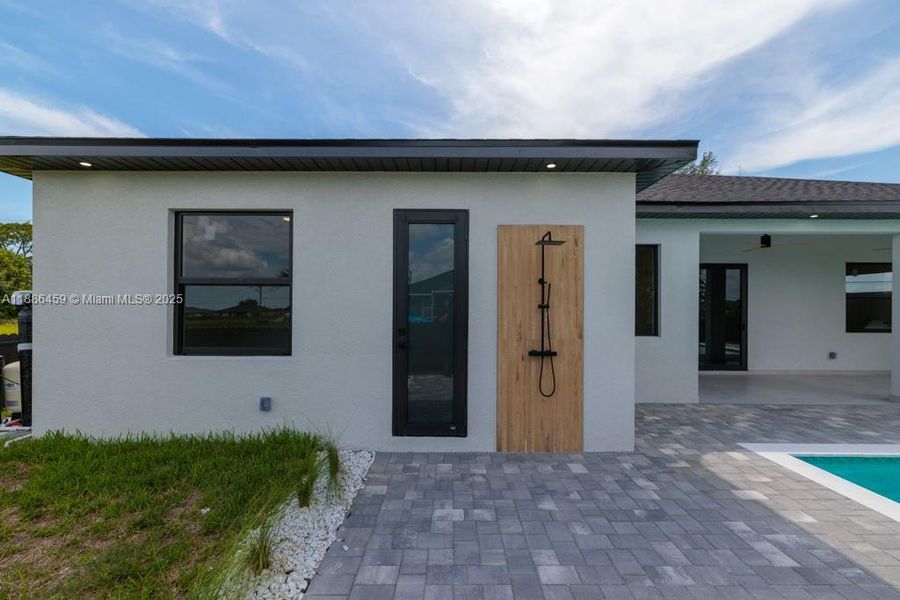 Exterior details and patio area of a home in , Cape Coral (Image 26). Exterior details and patio area of a home in , Cape Coral (Image 26).