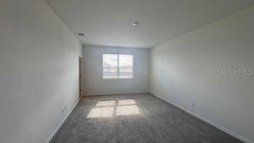 Spacious, unfurnished interior of a new home in Cypress Bluff, Groveland (Image 11).