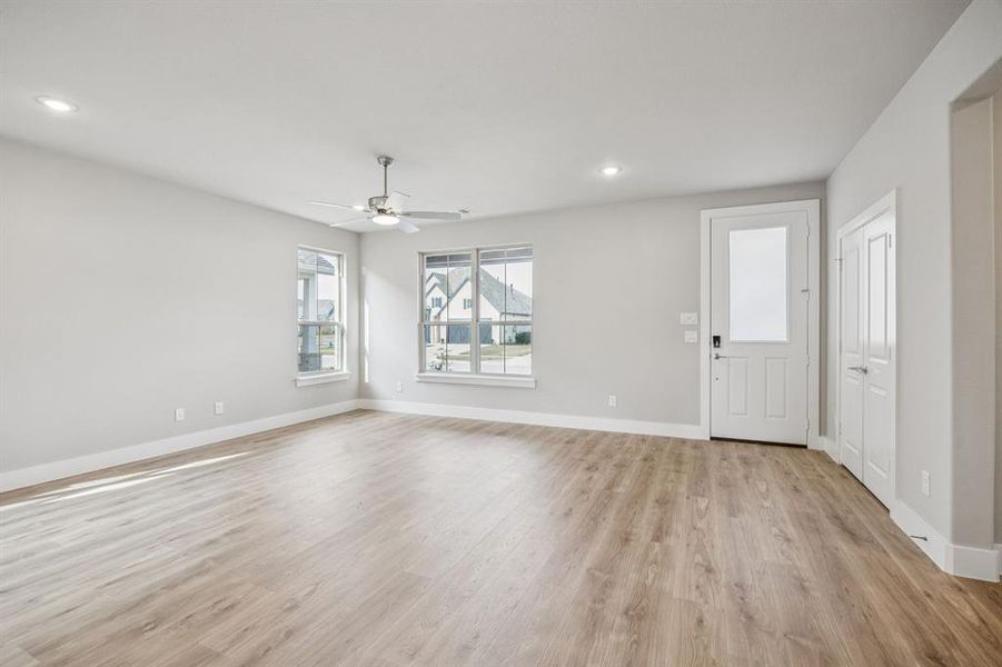 Spacious, unfurnished interior of a new home in Dove Hollow, Waxahachie (Image 21). Spacious, unfurnished interior of a new home in Dove Hollow, Waxahachie (Image 21).