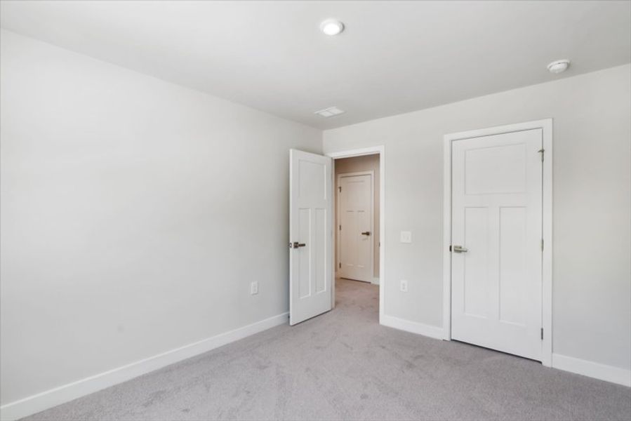 Spacious, unfurnished interior of a new home in Chapel Branch, Santee (Image 8).