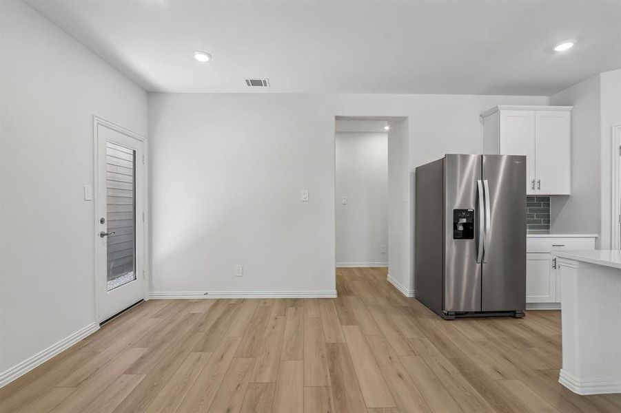 Spacious, unfurnished interior of a new home in Oak Ridge Park, Corinth (Image 19).