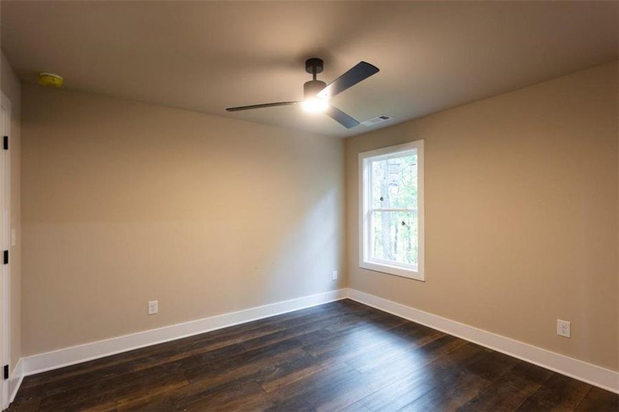 Spacious, unfurnished interior of a new home in , Oxford (Image 13).
