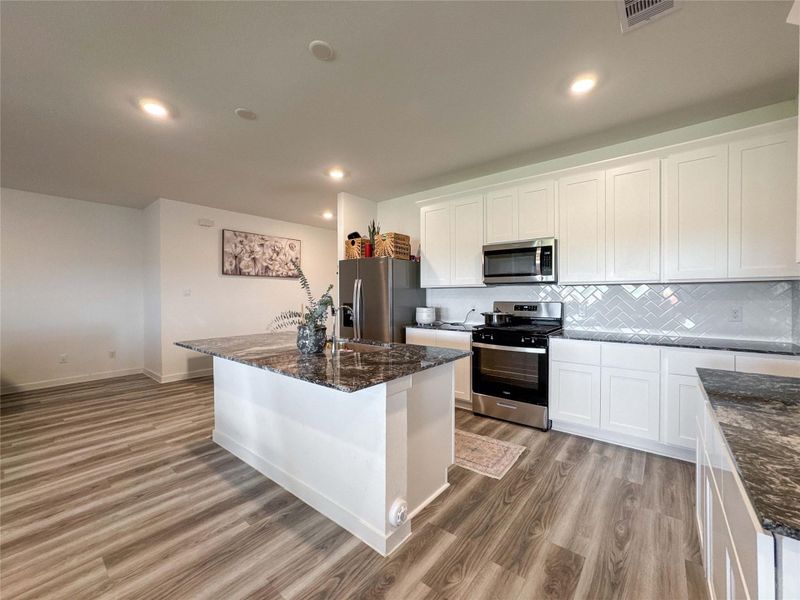 Furnished interior view inside a new home in Marlow Lake, Texas City (Image 16).