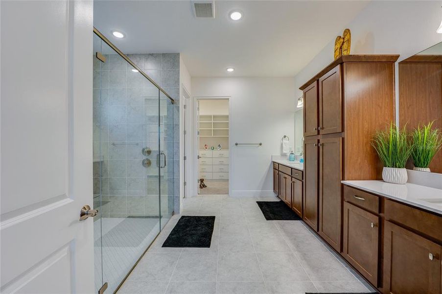 Furnished interior view inside a new home in , Daytona Beach (Image 29).