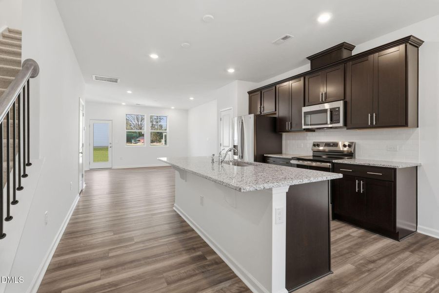 SUN_ElmGrove_Pic_Jackson_QMI_25_Kitchen_