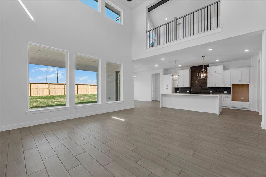 Representative image. Features, selections and colors may vary.