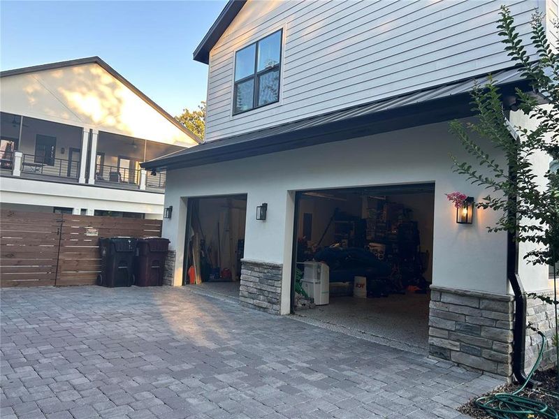 Exterior details and patio area of a home in , Orlando (Image 3).