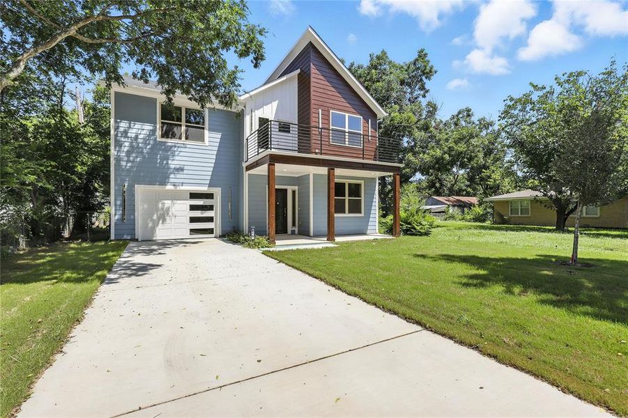 Front exterior of a new home in , Cleburne, TX, highlighting curb appeal (Image 23).