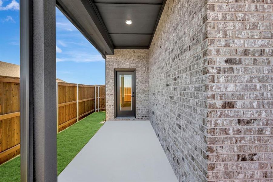 Exterior details and patio area of a home in Creekshaw – Gardens, Royse City (Image 3).