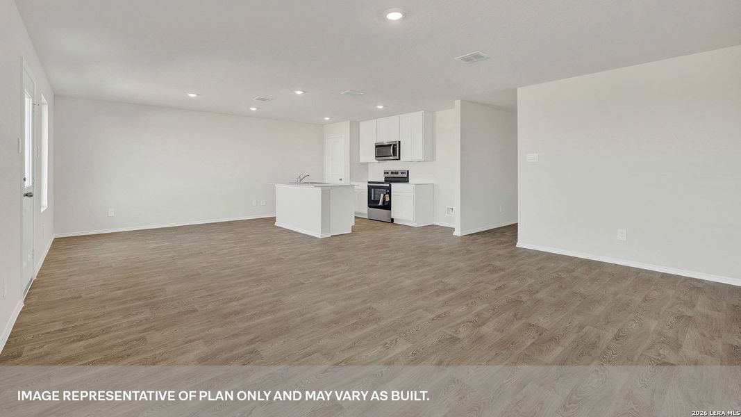 Spacious, unfurnished interior of a new home in Swenson Heights, Seguin (Image 10).