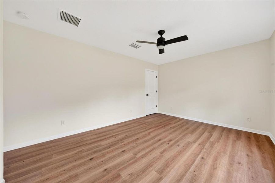 Spacious, unfurnished interior of a new home in , Leesburg (Image 23).