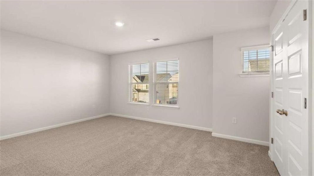 Spacious, unfurnished interior of a new home in Water Oak Estates, Lawrenceville (Image 31).