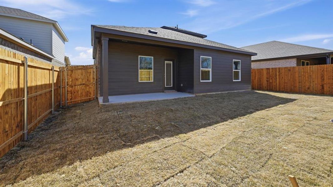 Exterior details and patio area of a home in Sweetwater Springs, Sherman (Image 3).