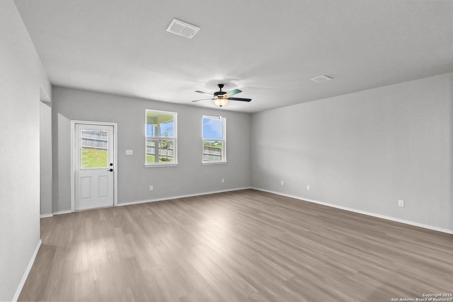 Spacious, unfurnished interior of a new home in Comanche Ridge, San Antonio (Image 30). Spacious, unfurnished interior of a new home in Comanche Ridge, San Antonio (Image 30).