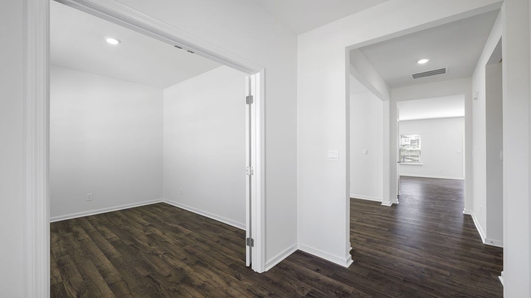 Spacious, unfurnished interior of a new home in Fieldcrest Acres, Blountville (Image 19).