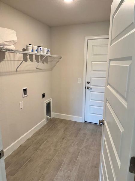 Spacious, unfurnished interior of a new home in , Port Charlotte (Image 12).