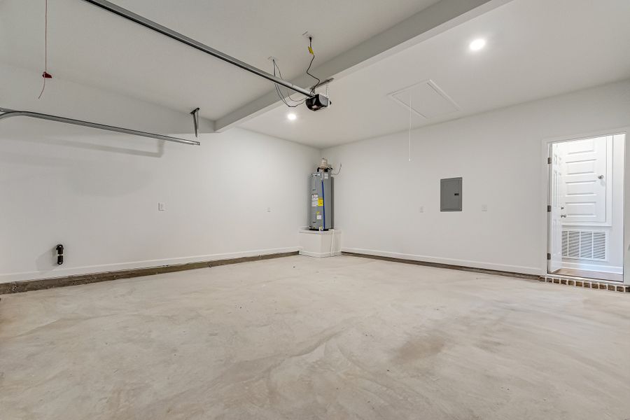 Spacious, unfurnished interior of a new home in Blossom Grove, Crestview (Image 24).