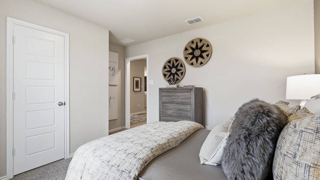 Representative furnished interior of a home built from the Plan by D.R. Horton in Bella Vista, Granbury (Image 26).