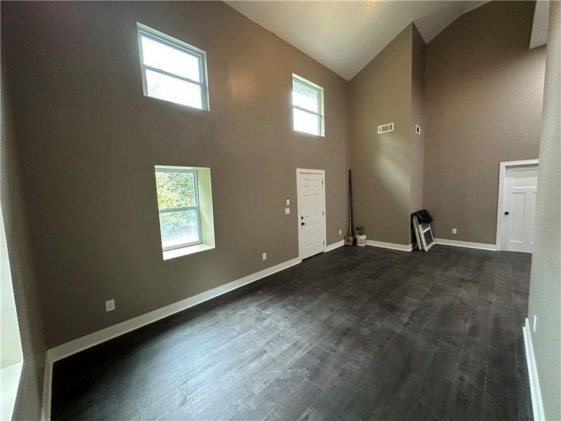 Spacious, unfurnished interior of a new home in , Atlanta (Image 16).