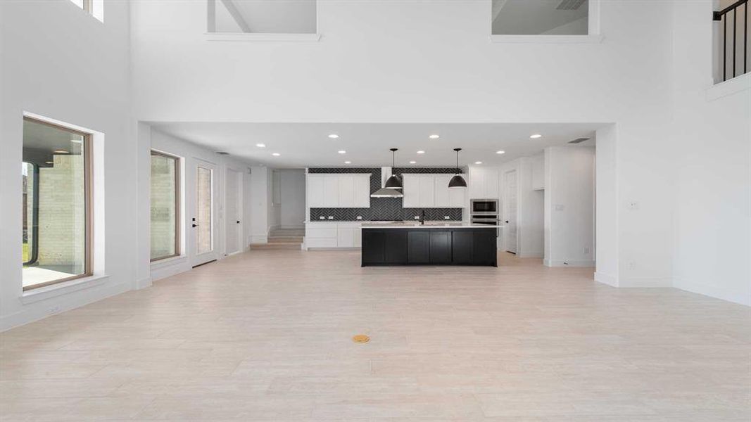 Spacious, unfurnished interior of a new home in Ventana 70', Fort Worth (Image 11).