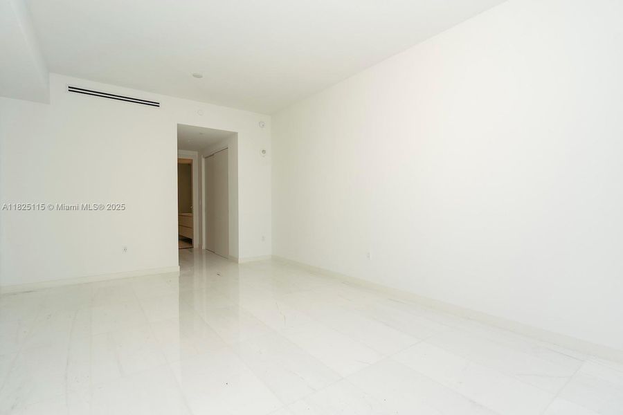 Spacious, unfurnished interior of a new home in Aston Martin Residences, Miami (Image 27).