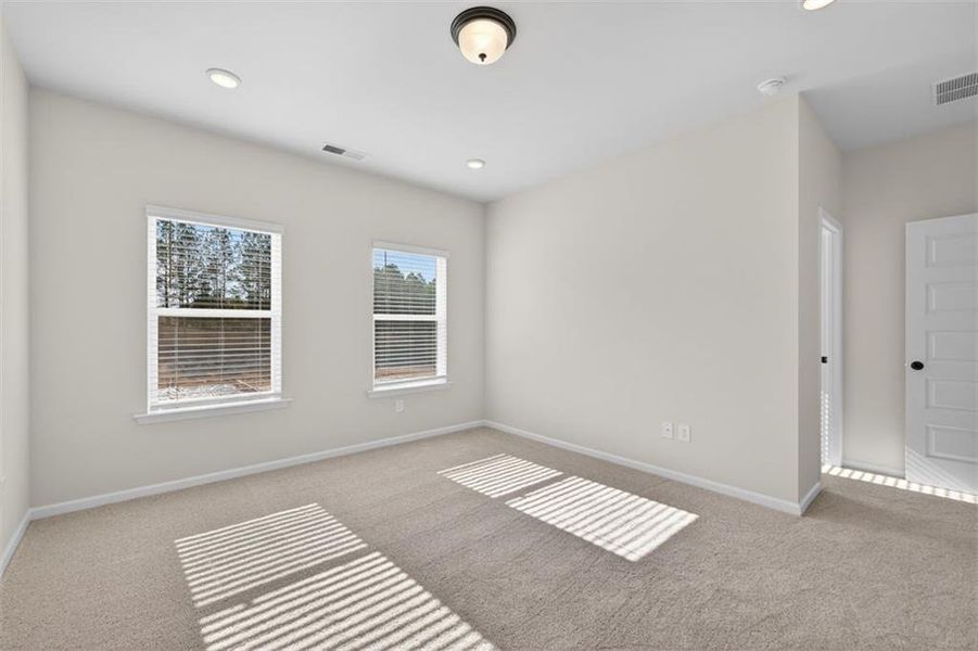 Spacious, unfurnished interior of a new home in Fuller Station, Loganville (Image 20).