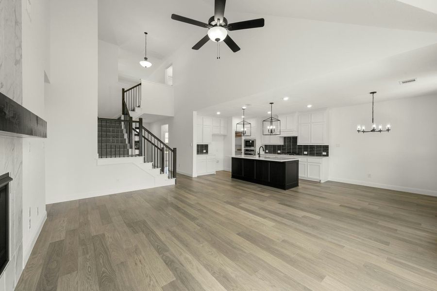 Spacious, unfurnished interior of a new home in Kentsdale Farms, DeSoto (Image 19).